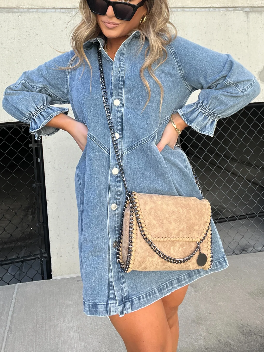 Galilea | Sikkes, lehajtott galléros denim midi ruha