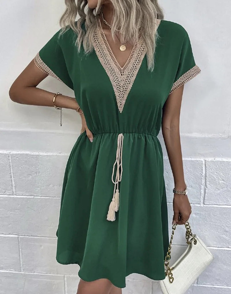 Josephine | Sikkes V-nyakú boho ruha előnyös derékpánttal